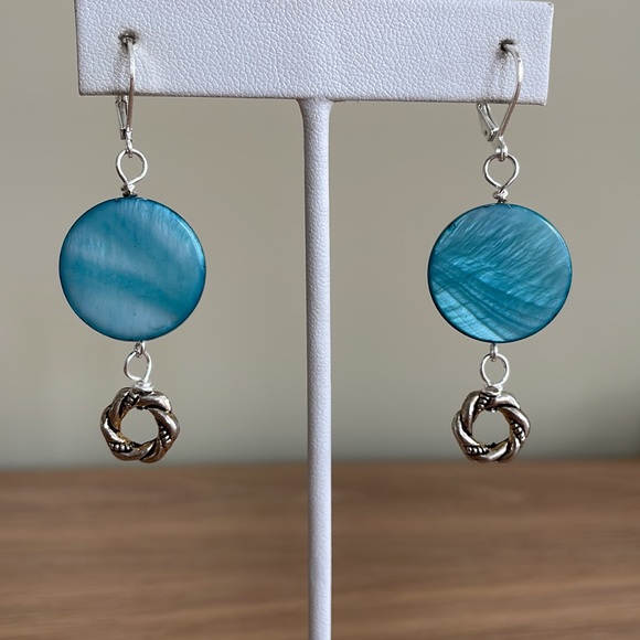 HAND CRAFTED EARRINGS Turquoise Colored Shell Disks Silver Decorative Rings - Picture 5 of 12